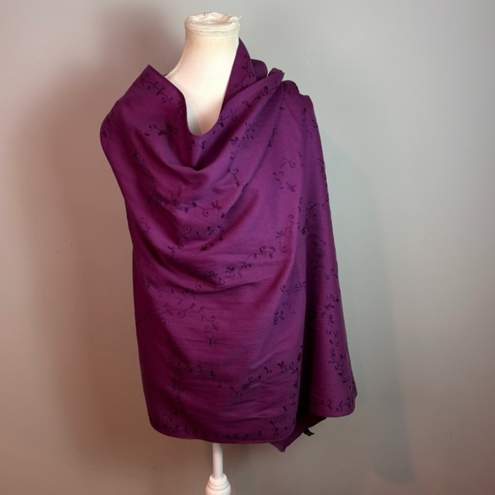 Ann Taylor Womens 100% Wool Purple Floral Embroidered Womens Shawl Wrap Fringe